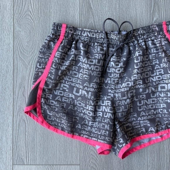 Under Armour Spellout Semi-Fitted Running Shorts S - Picture 2 of 5